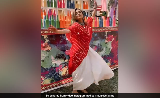 मिथुन चक्रवर्ती की बहू पर चढ़ा 'भांग' का खुमार, फिर यूं जमकर किया 'बलम पिचकारी' पर डांस- देखें Video