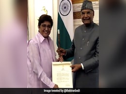 President Kovind Presents Baton Of Honor To Ex-Puducherry LG Kiran Bedi President Kovind Presents Baton Of Honor To Ex-Puducherry LG Kiran Bedi
