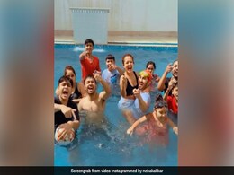 Neha Kakkar ने होली से पहले की Pool Party, 'तेरा सूट' सॉन्ग पर जमकर किया डांस- देखें Video Neha Kakkar ने होली से पहले की Pool Party, 'तेरा सूट' सॉन्ग पर जमकर किया डांस- देखें Video