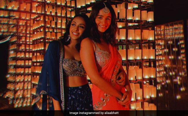 Viral: Alia Bhatt Dancing To <I>Jalebi Bai</i> And <I>Genda Phool</i> At Friend's Wedding