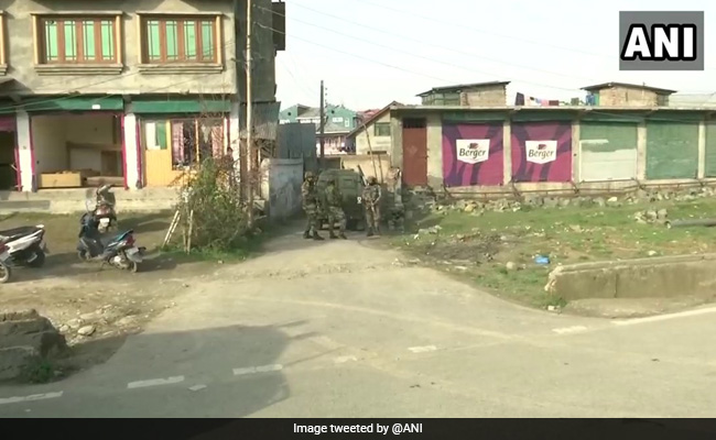 जम्मू कश्मीर : श्रीनगर के बाहर CRPF की टीम पर आतंकी हमला, दो जवान शहीद