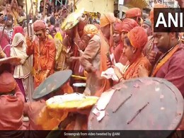 Watch: Hundreds Of Men, Women Play Lathmar Holi In Mathura's Barsana Watch: Hundreds Of Men, Women Play Lathmar Holi In Mathura's Barsana