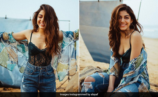 Alaya Furniturewala Takes Her Jeans, With A Lace Bodysuit To The Beach For A Cool Casual Look