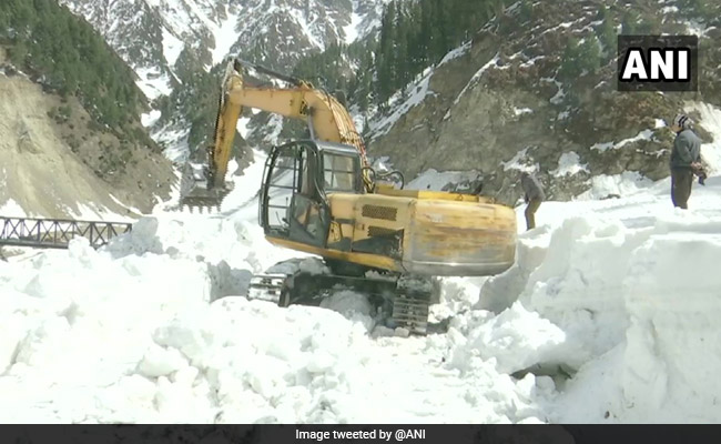 Snowfall In Higher Reaches Of Kashmir, Rain In Plains