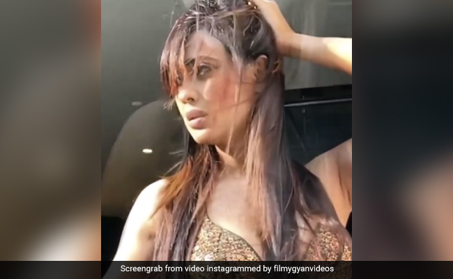 श्वेता तिवारी का Photoshoot के दौरान दिखा ग्लैमरस अवतार, स्लिट ड्रेस में यूं दिये पोज- देखें Video