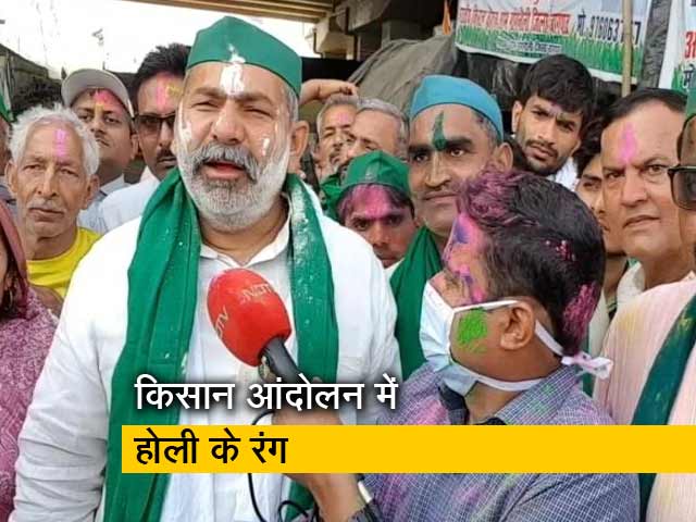 गाजीपुर बॉर्डर पर किसानों ने डांस कर मनाई होली, राकेश टिकैत बोले- सुधर जाए सरकार
