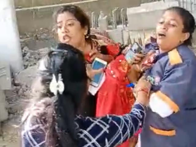 Woman Stopped For Not Wearing Mask In Mumbai Attacks Municipal Worker