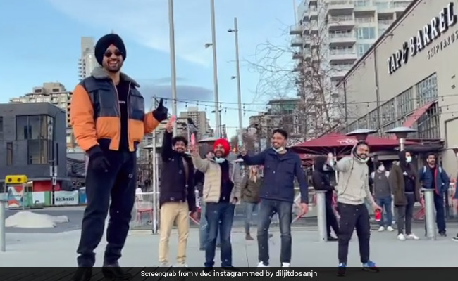 दिलजीत दोसांझ ने सोनम बाजवा के साथ बनाया ‘पावरी’ वीडियो, ऐक्ट्रेस ने भी दिया मजेदार रिएक्शन - देखें Video