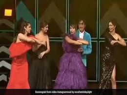 नोरा ने अंकिता, अनन्या संग इन सितारों को सिखाया 'गर्मी' सॉन्ग का हुकस्टेप, फिर यूं साथ किया डांस- देखें Video नोरा ने अंकिता, अनन्या संग इन सितारों को सिखाया 'गर्मी' सॉन्ग का हुकस्टेप, फिर यूं साथ किया डांस- देखें Video