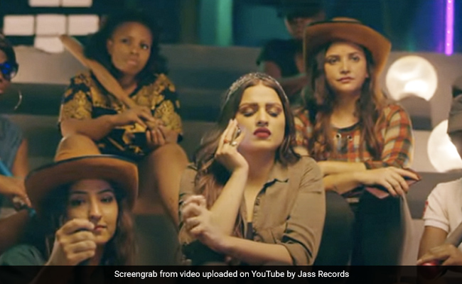 Himanshi Khurana के पंजाबी सॉन्ग 'ब्लडलाइन' का जबरदस्त धमाल, Video 2 करोड़ के पार