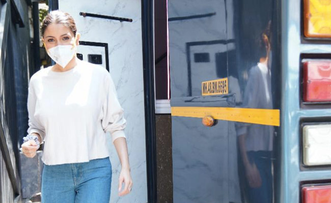 New Mom Anushka Sharma Is Back At Work. See Trending Pics
