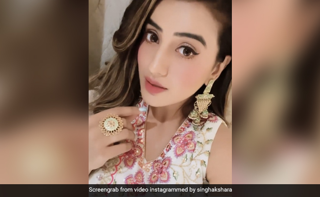 अक्षरा सिंह ने माधुरी दीक्षित के गाने 'साजन साजन' पर यूं दिया एक्सप्रेशन, बार-बार देखा जा रहा Video