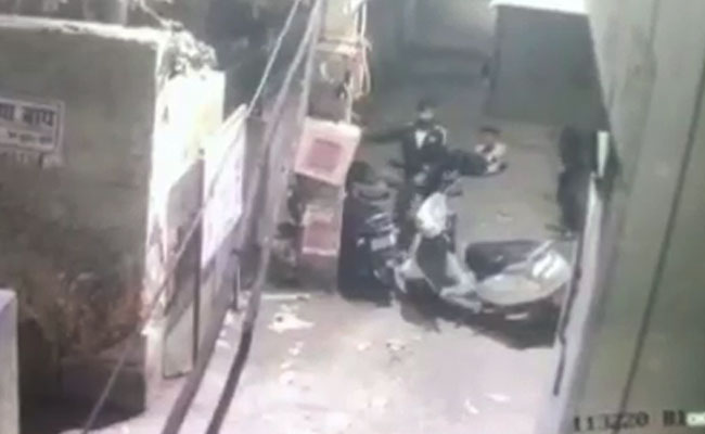 Caught On CCTV: Double Murder On Delhi Street, Accused Kept Stabbing