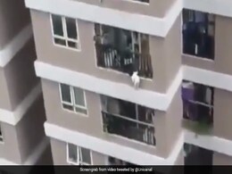 12वीं मंजिल से गिरी बच्ची, तो 'सुपरमैन' बनकर Delivery Boy ने ऐसे बचाई जान - देखें Viral Video 12वीं मंजिल से गिरी बच्ची, तो 'सुपरमैन' बनकर Delivery Boy ने ऐसे बचाई जान - देखें Viral Video