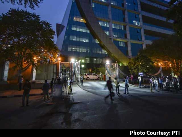 जम्मू-श्रीनगर: रोशनी घोटाले में 9 जगहों पर CBI रेड, बैंक लॉकर, कैश समेत अवैध संपत्ति का खुलासा