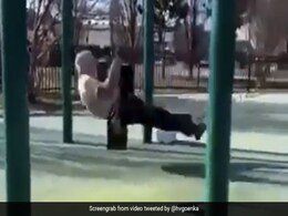 बच्चों के झूले पर झूल रहे थे दादा जी, बैठे-बैठे अचानक हवा में किया गजब का स्टंट, हर्ष गोयनका बोले- ‘ये है Swag’ - देखें Video बच्चों के झूले पर झूल रहे थे दादा जी, बैठे-बैठे अचानक हवा में किया गजब का स्टंट, हर्ष गोयनका बोले- ‘ये है Swag’ - देखें Video