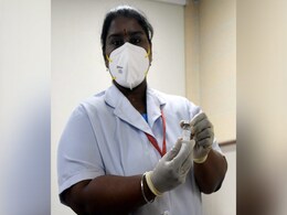 PM मोदी ने COVID वैक्सीन लगवाने के बाद नर्स पी निवेदा से क्या कहा, जानिए... PM मोदी ने COVID वैक्सीन लगवाने के बाद नर्स पी निवेदा से क्या कहा, जानिए...