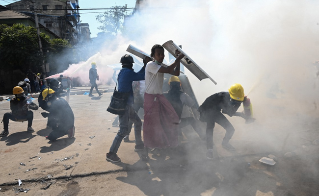 म्यांमार में सैन्य शासन का अत्याचार; 38 प्रदर्शनकारियों को उतारा मौत के घाट, यांगून के कई हिस्सों में मार्शल लॉ- रिपोर्ट