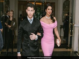 Priyanka Chopra से फैन ने की शादी में नहीं बुलाने की शिकायत, तो एक्ट्रेस ने यूं दिया जवाब Priyanka Chopra से फैन ने की शादी में नहीं बुलाने की शिकायत, तो एक्ट्रेस ने यूं दिया जवाब
