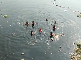 Mithi River : मरणासन्न अवस्थेतील मिठी नदी कशी जगवणार? घोटाळ्याचंही संकट, आतापर्यंत 10 जणांची चौकशी Mithi River : मरणासन्न अवस्थेतील मिठी नदी कशी जगवणार? घोटाळ्याचंही संकट, आतापर्यंत 10 जणांची चौकशी