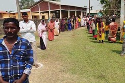 54% Turnout In Bengal, 45% In Assam Till 1:30 PM In Phase 1 Polls 54% Turnout In Bengal, 45% In Assam Till 1:30 PM In Phase 1 Polls