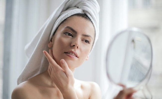 How Exactly Does A Toner Work To Keep Your Skin Toxin Free?