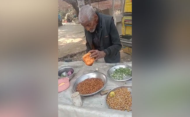 In Viral Video, UP 98-Year-Old Seen Selling <i>Chana</i>: "Won't Sit At Home"