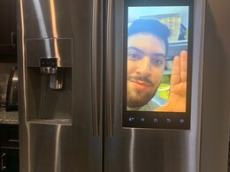 शख्स ने कुछ इस तरह कराया फोटोशूट, लोग बोले- फ्रिज में बैठा है क्या यह? दिए मजेदार Reactions