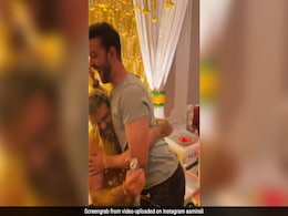 साशा रामचंदानी के साथ शादी करने जा रहे हैं हरमन बावेज, हल्दी और संगीत सेरेमनी का Video वायरल साशा रामचंदानी के साथ शादी करने जा रहे हैं हरमन बावेज, हल्दी और संगीत सेरेमनी का Video वायरल