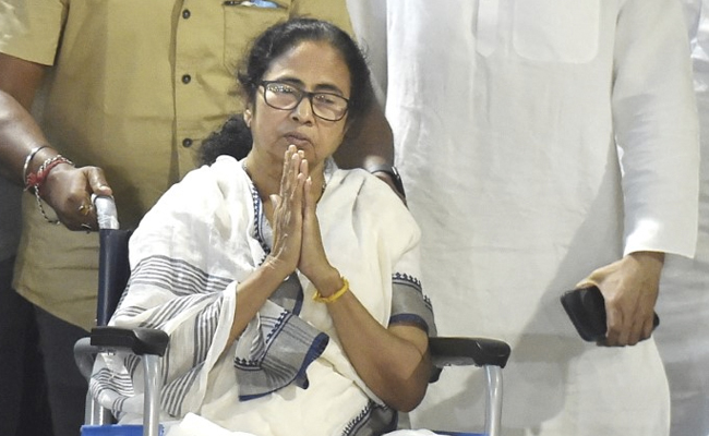 Swelling On Mamata Banerjee's Left Ankle Subsided, She's Doing Fine: Doctor