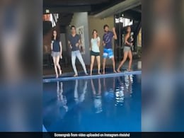 रितेश देशमुख पूल के किनारे अपने दोस्त और पत्नी जेनेलिया के साथ कर रहें थे डांस तभी फिसला पैर और फिर... देखें Video रितेश देशमुख पूल के किनारे अपने दोस्त और पत्नी जेनेलिया के साथ कर रहें थे डांस तभी फिसला पैर और फिर... देखें Video