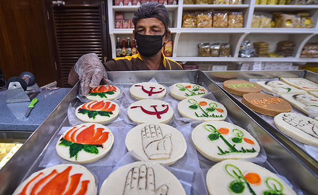 <i>Khela Hobe</i> vs <i>Jai Shri Ram</i>: Election Fever Reaches Bengal Sweet Shops
