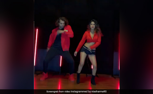 TV की नागिन निया शर्मा ने रेड एंड ब्लैक ड्रेस में किया अंग्रेजी गाने पर डांस, Video मचा रहा है धमाल