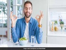 Weight Loss: Learn The Difference Between Mindful And Mindless Eating From Nutritionist Nmami Agarwal Weight Loss: Learn The Difference Between Mindful And Mindless Eating From Nutritionist Nmami Agarwal