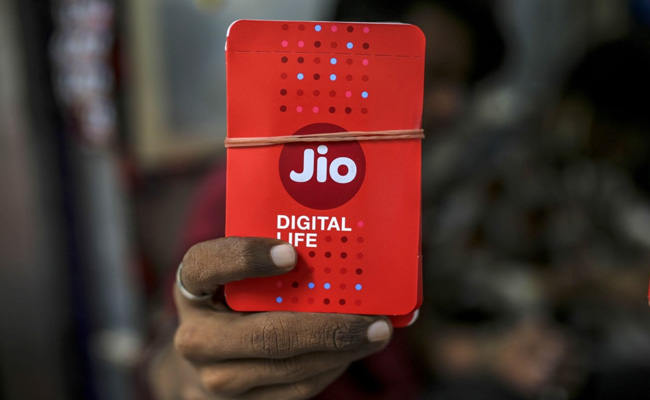 Mukesh Ambani's Jio Biggest Buyer in $11 Billion India Airwave Auction