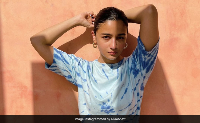 Holi 2021: Let Tie-Dye T-Shirts Be Your Ideal Holi Outfit This Year
