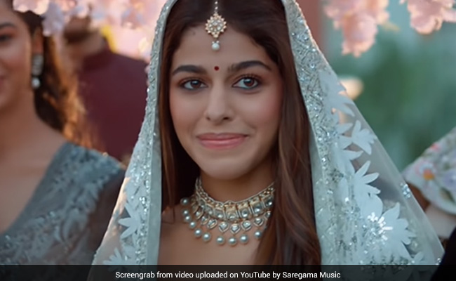 Alaya Furniturewalla's New Song <i>Aaj Sajeya</i> Sends The Internet Into A Meltdown