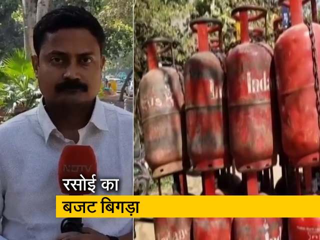 जनता पर महंगाई की मार, महीने भर के भीतर 125 रुपये महंगा हुआ गैस सिलेंडर