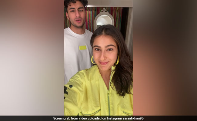 सारा अली खान ने भाई इब्राहिम के साथ खेला Knock knock गेम, Video देख हो जाएंगे लोटपोट