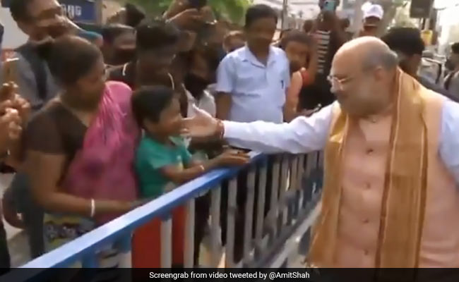 Watch: Amit Shah's "Sweet Little Friend" Greets Him With <i>Namaste</i> In West Bengal