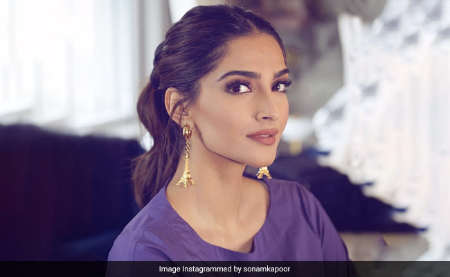 Sonam Kapoor Proves No Glam Look Is Complete Without Fluttery Lashes