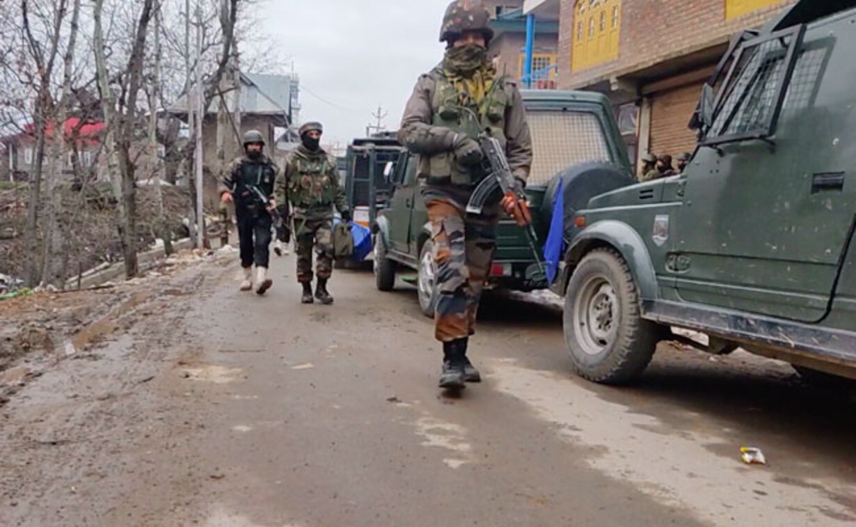 Jammu And Kashmir: Encounter Between Terrorists And Army Personnel In  Rajouri, Two Terrorists Killed - J&K : राजौरी में आर्मी कैंप पर फिदायीन  हमला, तीन जवान शहीद, दो आतंकी ढेर | India In Hindi