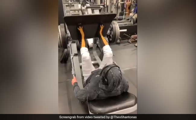 Gym में वर्कआउट कर रहा था शख्स, लोगों ने देख लिया कुछ ऐसा, बोले- ‘भाई मौज करा दी’ - देखें Funny Video