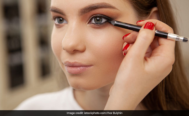 Follow These Eye Makeup Tips To Prevent Kajal From Smudging On Your Eyelids