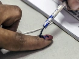 पश्चिम बंगाल विधानसभा चुनाव 2021: 'घर पर मतदान' सुविधा के तहत 82-वर्षीय बुज़ुर्ग महिला ने डाला वोट पश्चिम बंगाल विधानसभा चुनाव 2021: 'घर पर मतदान' सुविधा के तहत 82-वर्षीय बुज़ुर्ग महिला ने डाला वोट