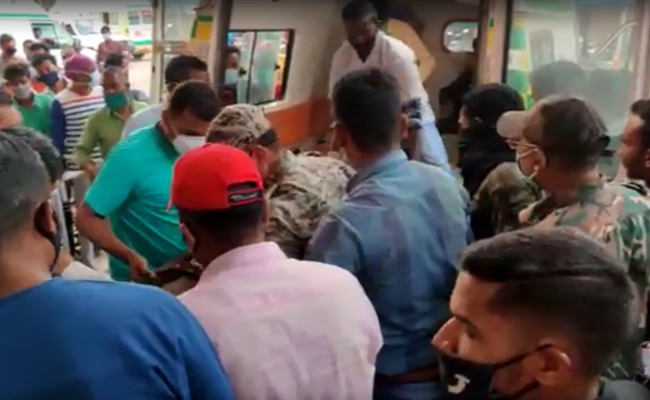 छत्तीसगढ़ : नक्सलियों ने जवानों से भरी बस को विस्फोट से उड़ाया, 5 जवान शहीद