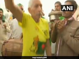 गाजीपुर बॉर्डर पर 123 दिनों से प्रदर्शन कर रहे किसानों ने ऐसे मनाई होली, VIDEO में नाचते-गाते दिखे गाजीपुर बॉर्डर पर 123 दिनों से प्रदर्शन कर रहे किसानों ने ऐसे मनाई होली, VIDEO में नाचते-गाते दिखे