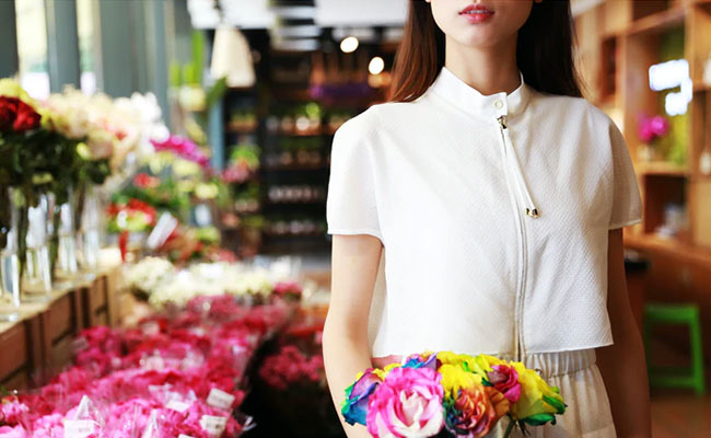 Beat The Heat In Style With These 5 Chic Tops' Trends