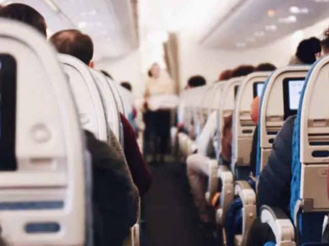 ओमिक्रॉन के डर से यात्रा पर रोक लगाने वाले18 देशों पर फूटा दक्षिण अफ्रीका का गुस्सा