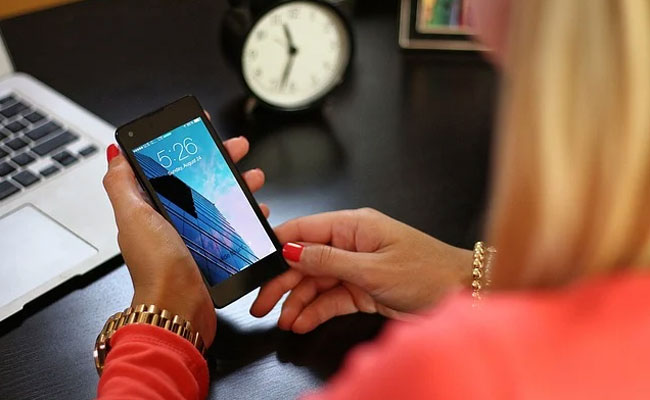 जापान में सरकारी कर्मचारी ने समय से 2 मिनट पहले छोड़ा ऑफिस, तो कट गई मोटी सैलरी